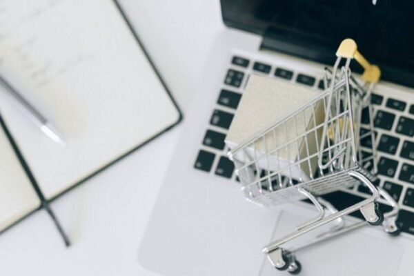 Scopri tutto sul content marketing per e-commerce: strategie, tecniche di scrittura persuasiva e strumenti pratici per aumentare le vendite online attraverso contenuti efficaci.
